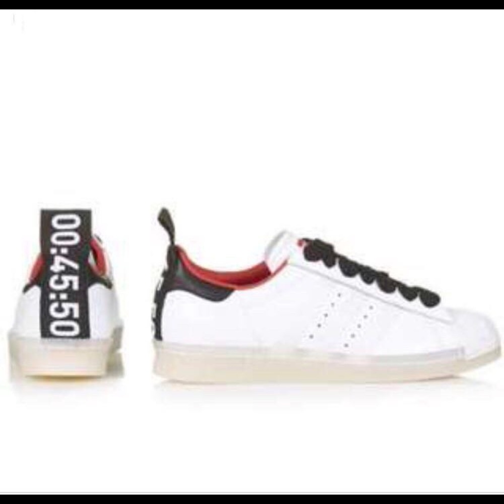 ADIDAS X TOPSHOP Superstar Sneakers SIZE: 6.5